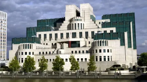 MI6 Rolls Out Encrypted Gateway to Attract Spies in the Russian Federation